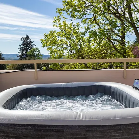 Lesa, Jacuzzi With Lakeview Апартаменты