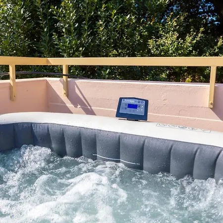Апартаменты Lesa, Jacuzzi With Lakeview *