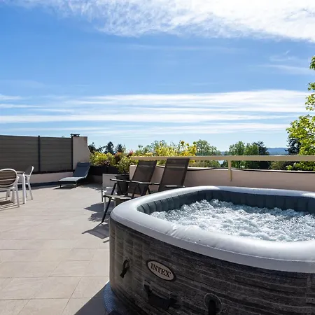 Апартаменты Lesa, Jacuzzi With Lakeview