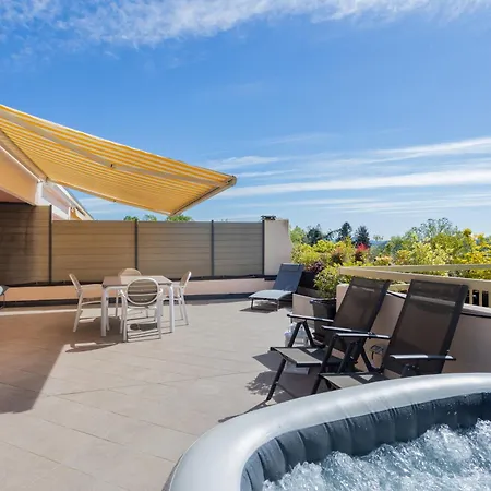 Lesa, Jacuzzi With Lakeview Апартаменты Леза